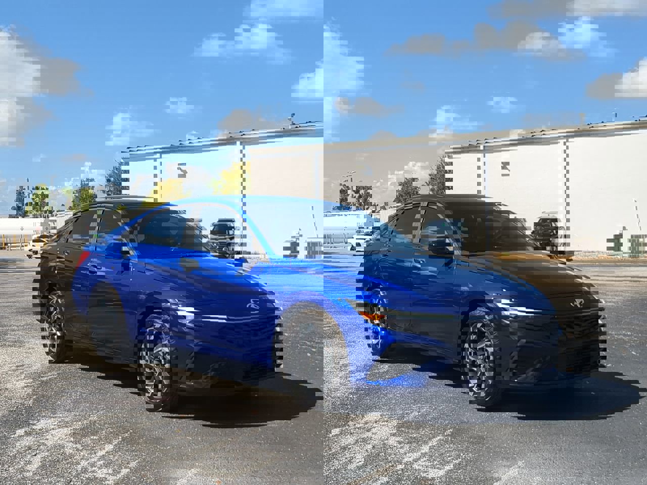 2025 Hyundai Elantra SEL Sport photo 2