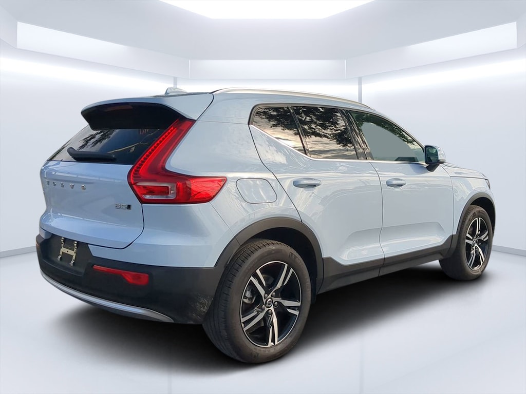 Used 2025 Volvo XC40 Core Bright Theme SUV