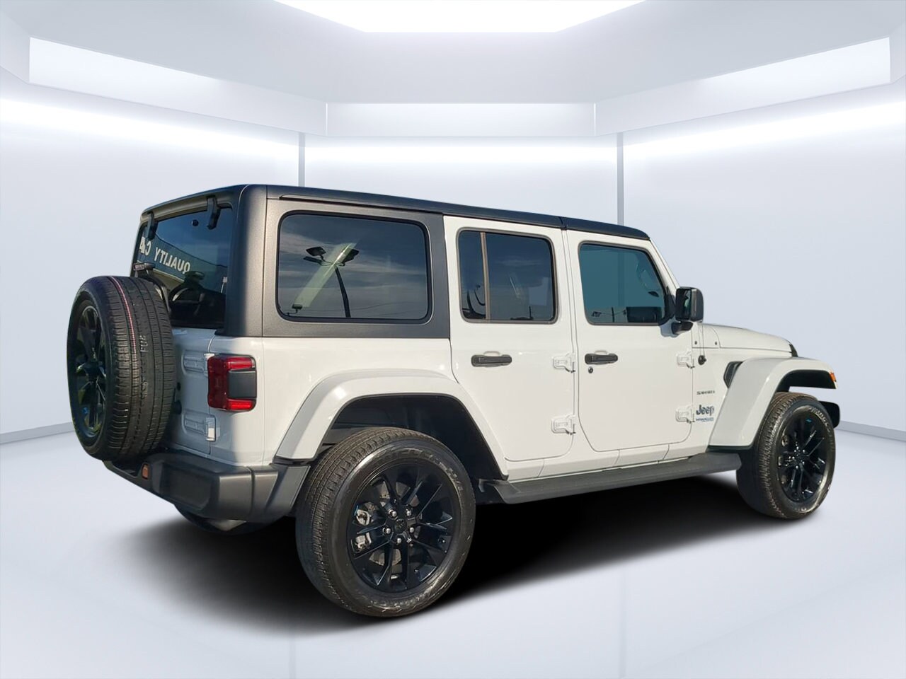 2022 Jeep Wrangler 4xe Unlimited Sahara photo 3