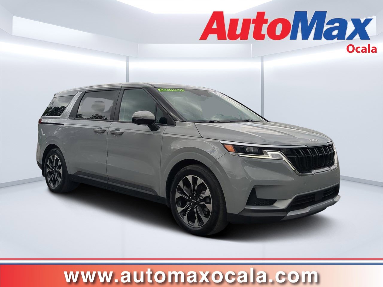 2024 Kia Carnival EX's photo