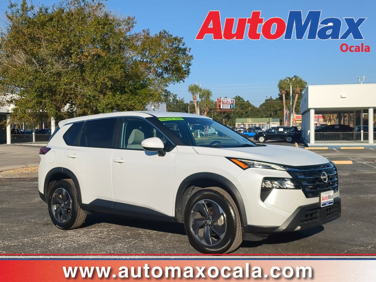 2024 Nissan Rogue SV's photo