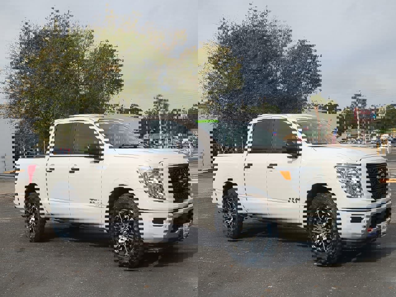 2023 Nissan Titan SV photo 2
