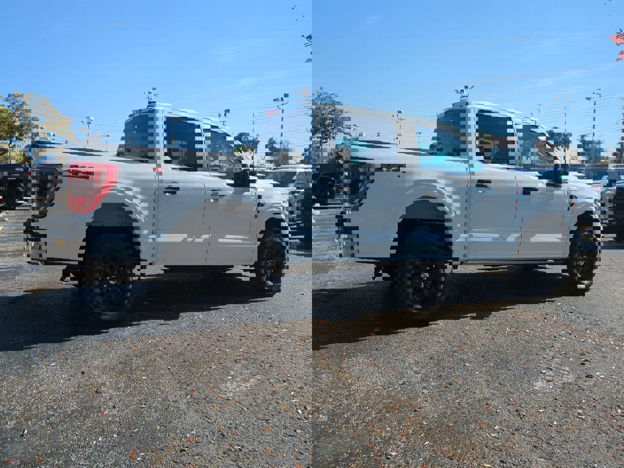 2023 Ford F-150 XLT photo 4