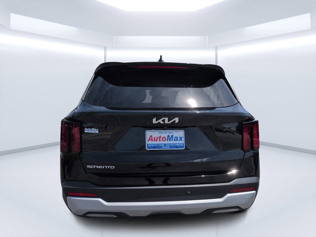 Used 2024 Kia Sorento LX SUV