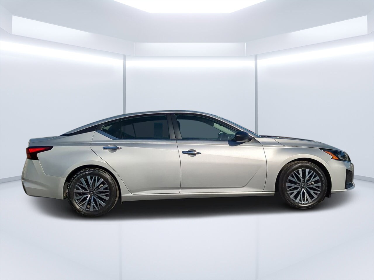 2024 Nissan Altima 2.5 SV photo 2