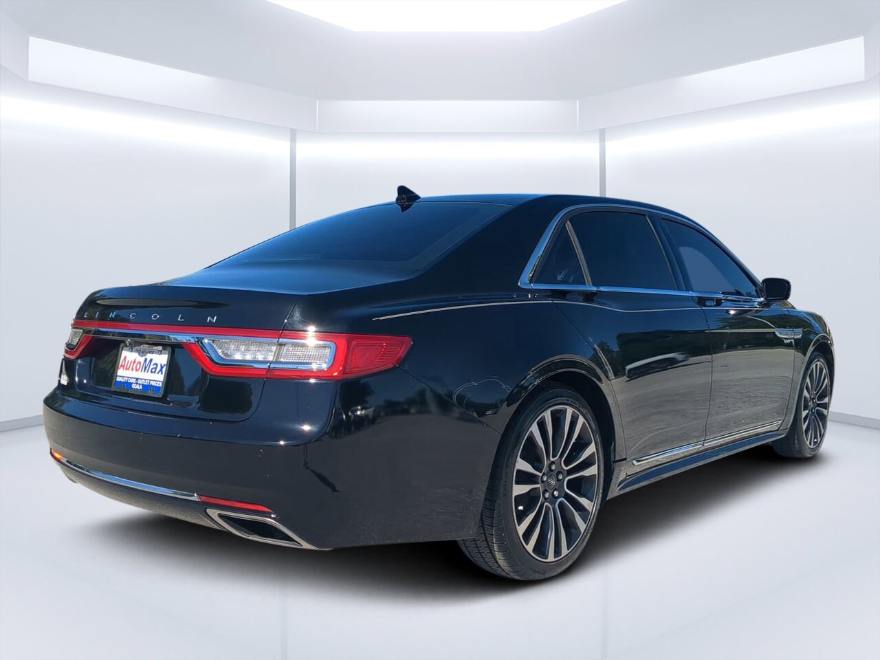 2018 Lincoln Continental Select photo 2