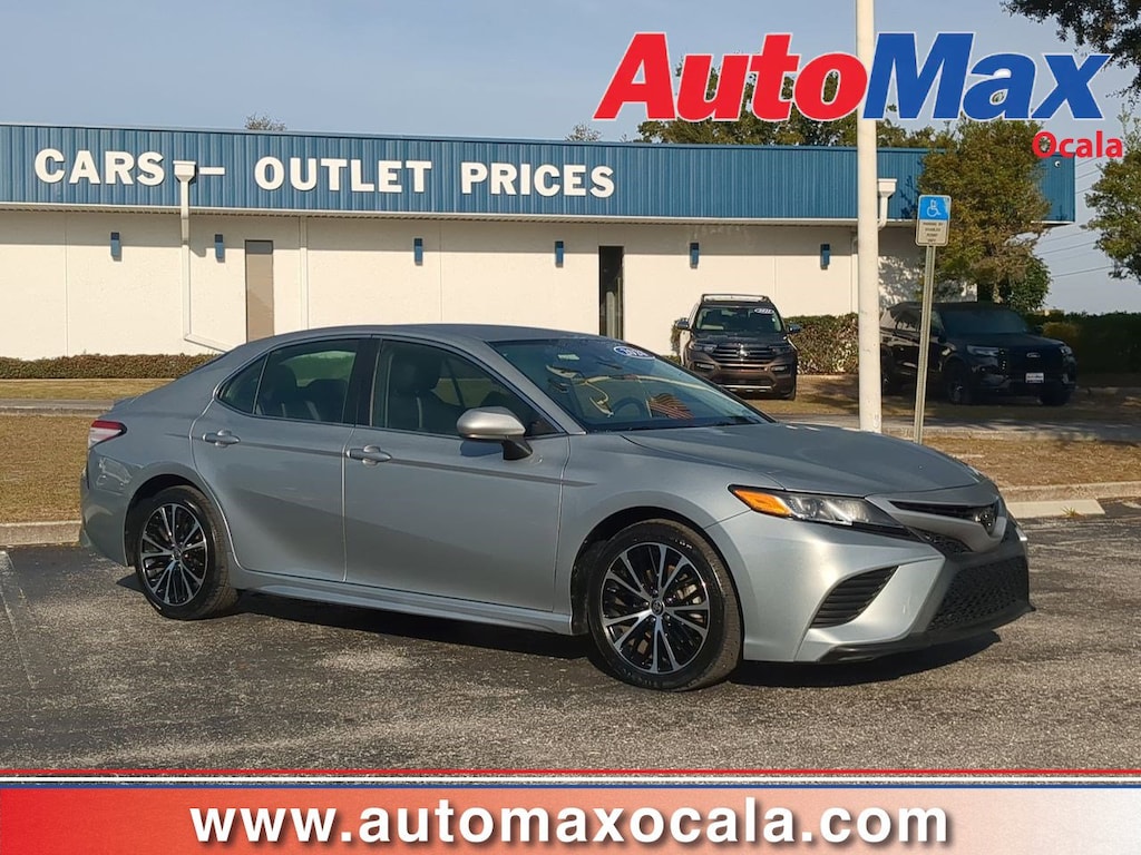 Used 2020 Toyota Camry SE Sedan