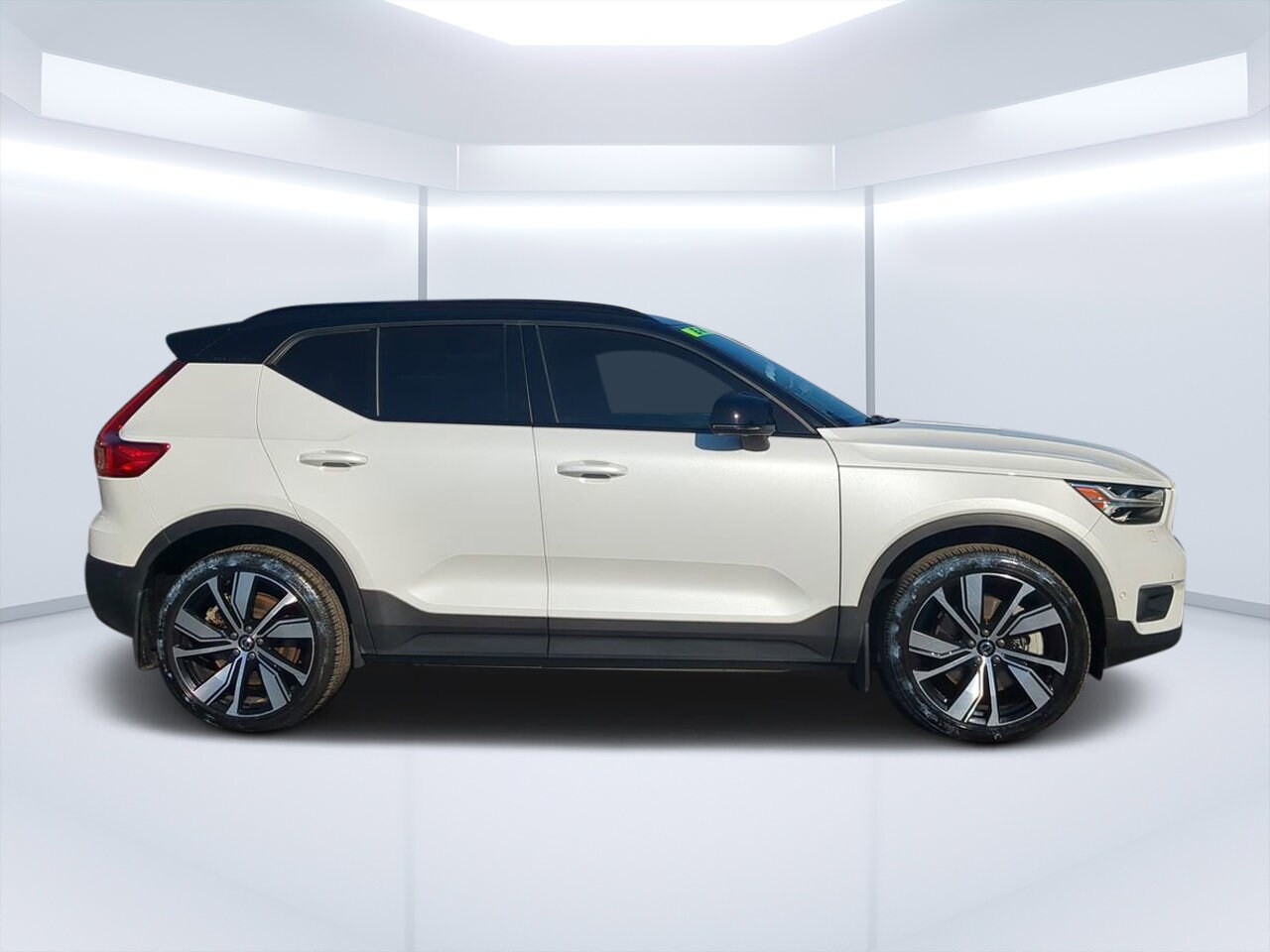 2022 Volvo XC40 Recharge Twin Ultimate photo 2