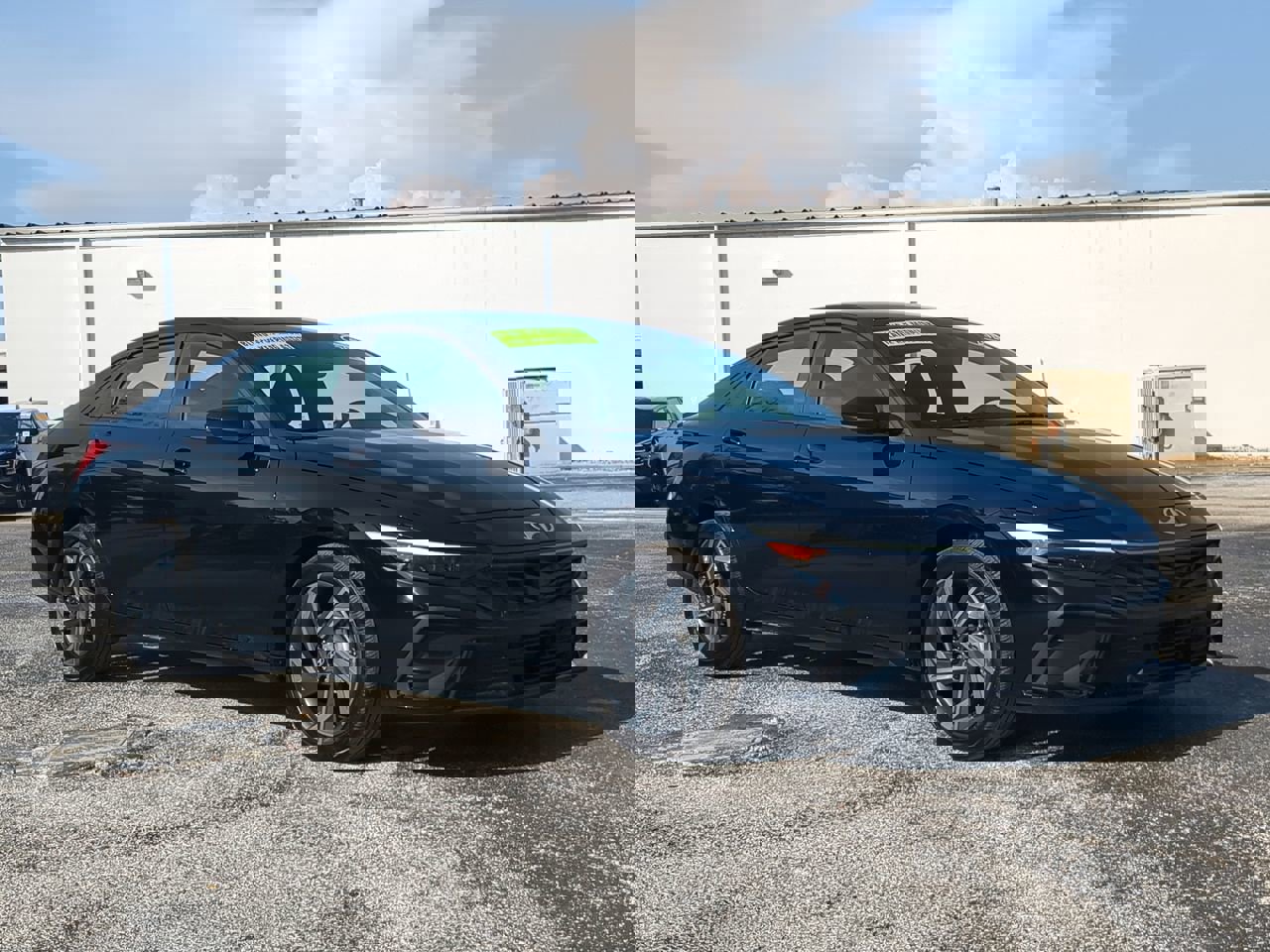 2025 Hyundai Elantra SEL Sport photo 2