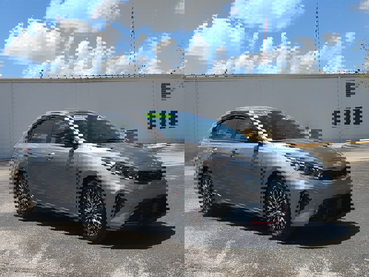 2022 Kia Forte GT-Line photo 2