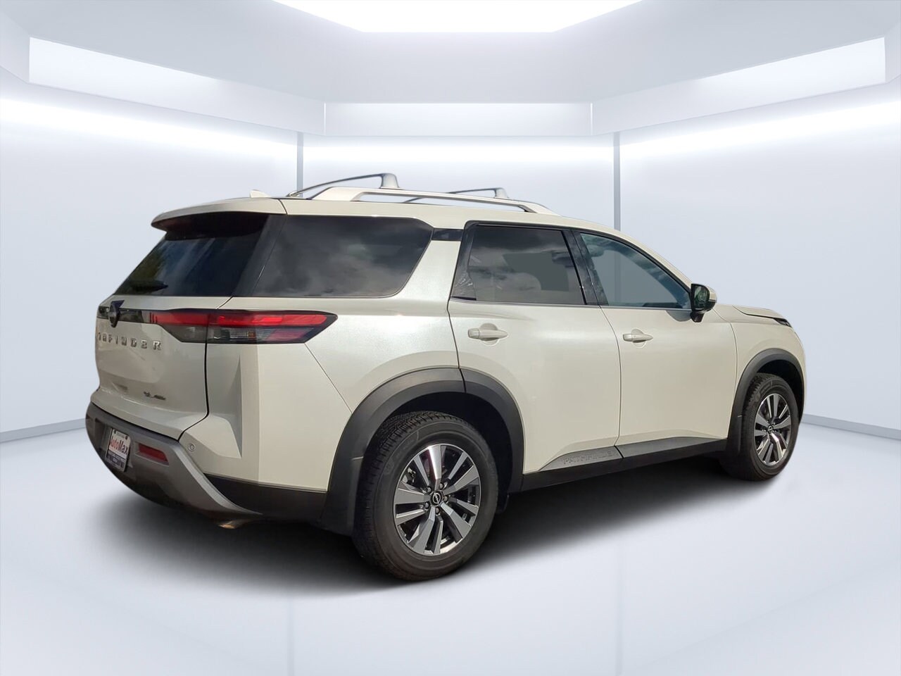 2022 Nissan Pathfinder SL photo 2
