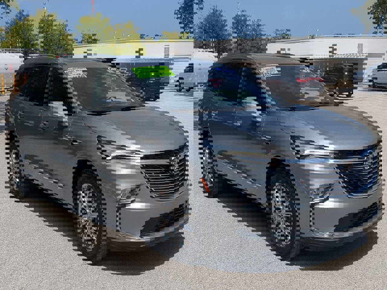 2023 Buick Enclave Essence photo 2