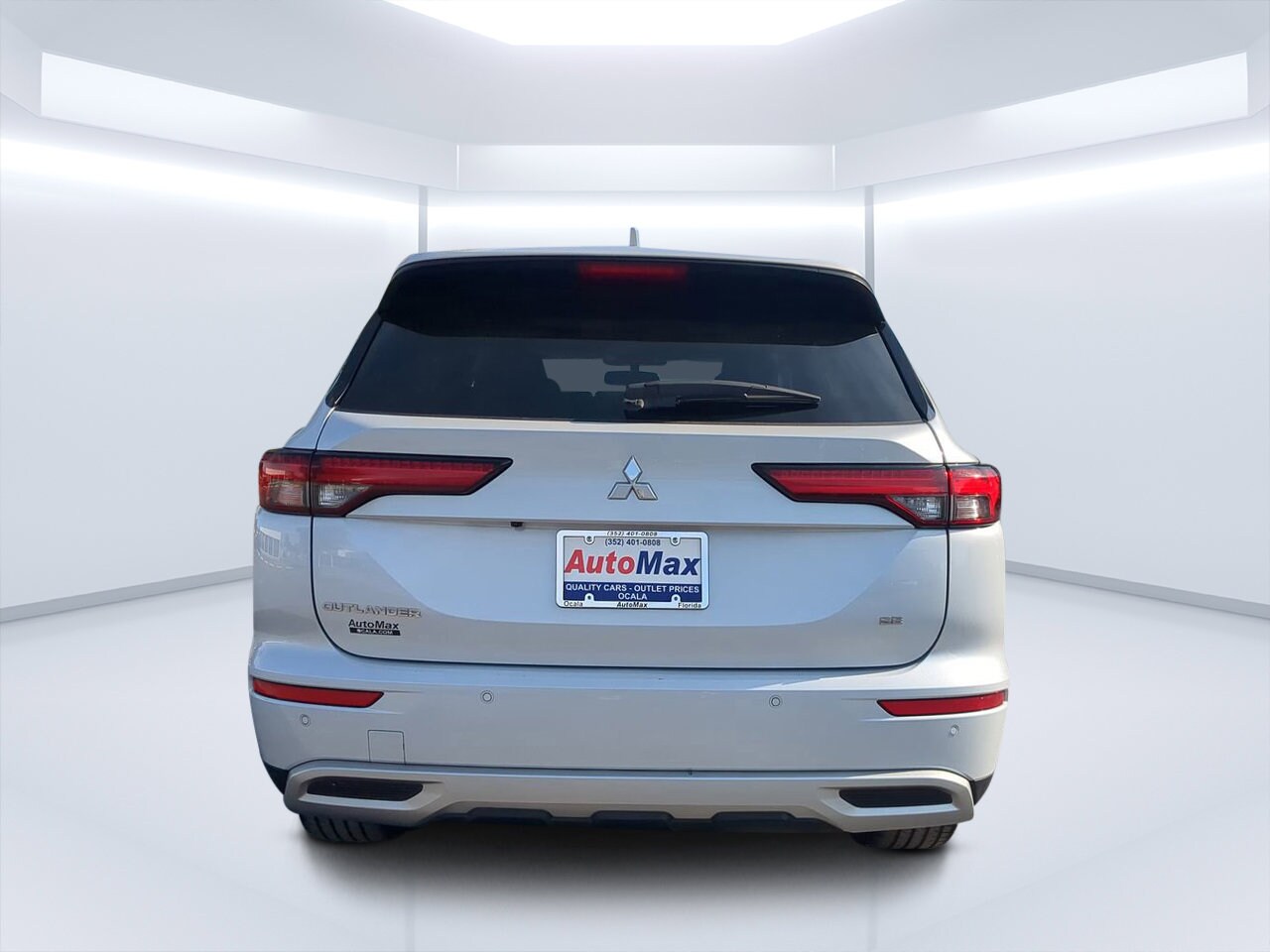 2023 Mitsubishi Outlander SE photo 3