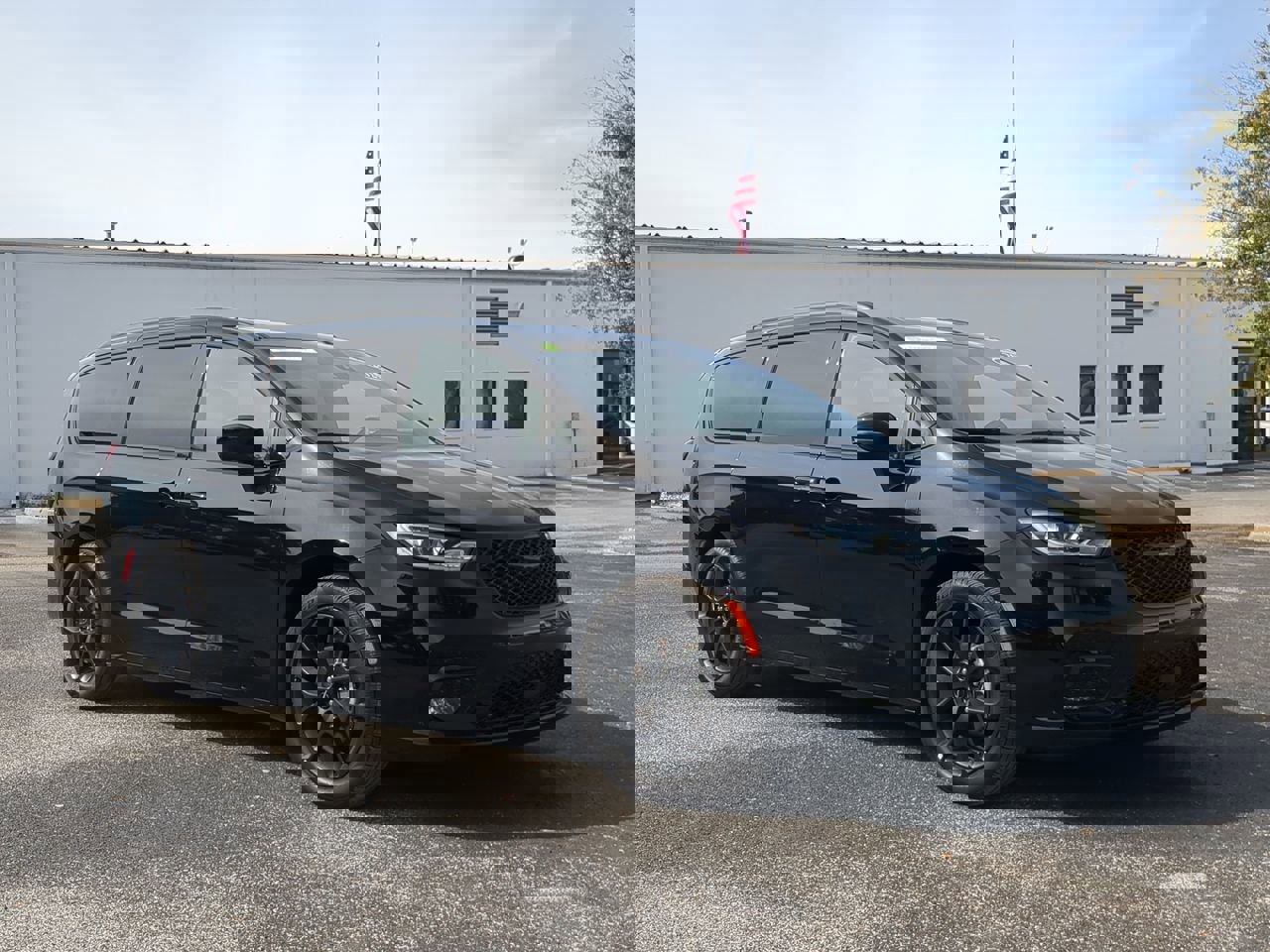 2025 Chrysler Pacifica Limited photo 2