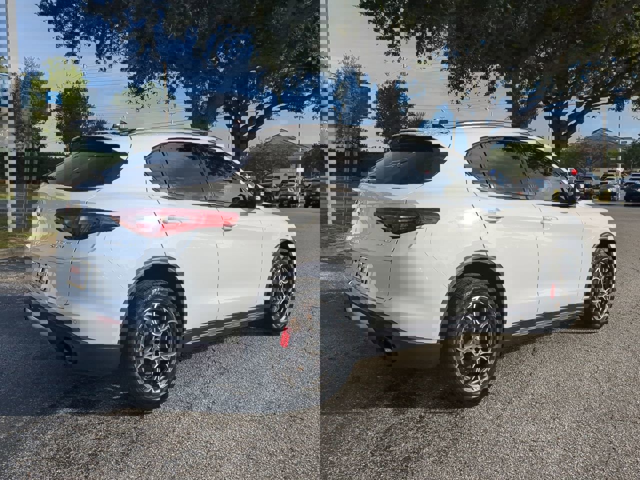 2022 Alfa Romeo Stelvio Ti photo 4