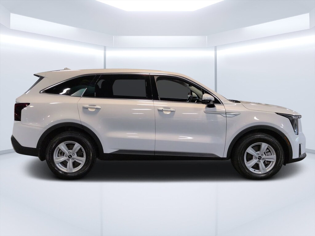 Used 2025 Kia Sorento LX SUV