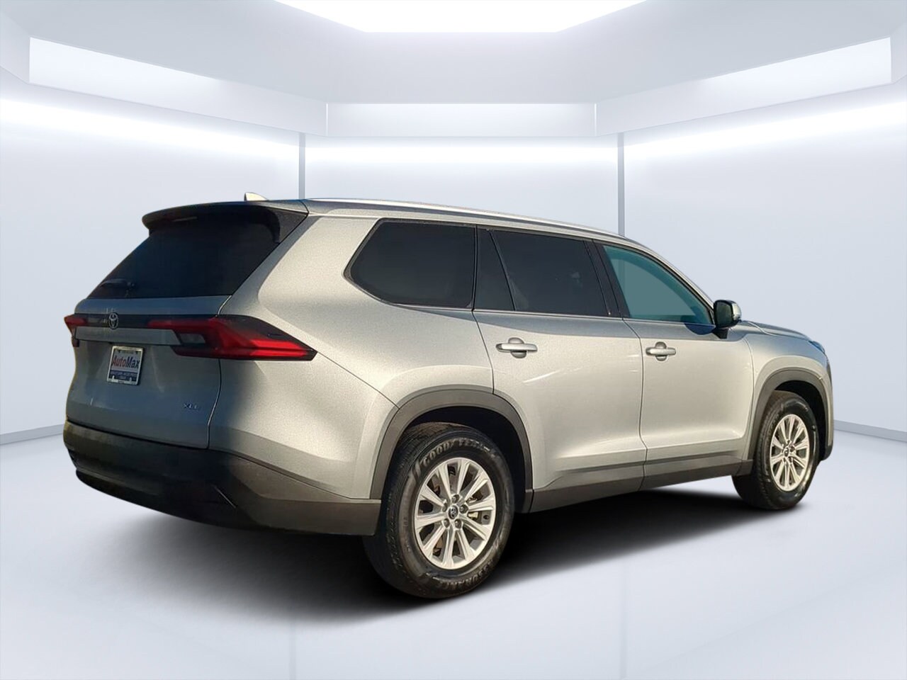 2025 Toyota Grand Highlander XLE photo 2