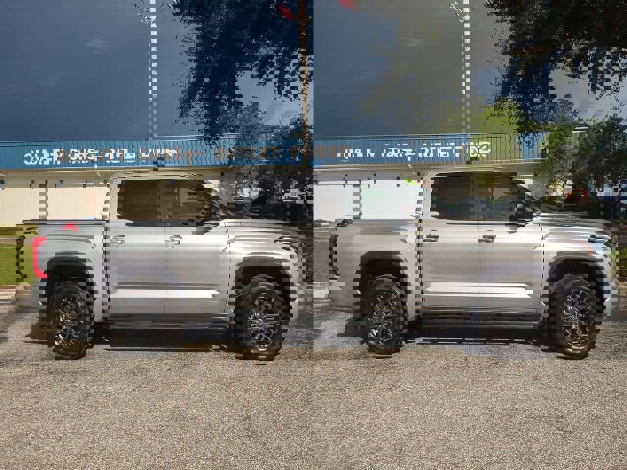 2024 Toyota Tundra SR5 photo 3