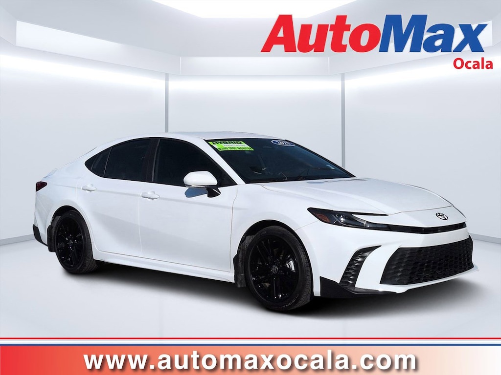 Used 2025 Toyota Camry SE Sedan