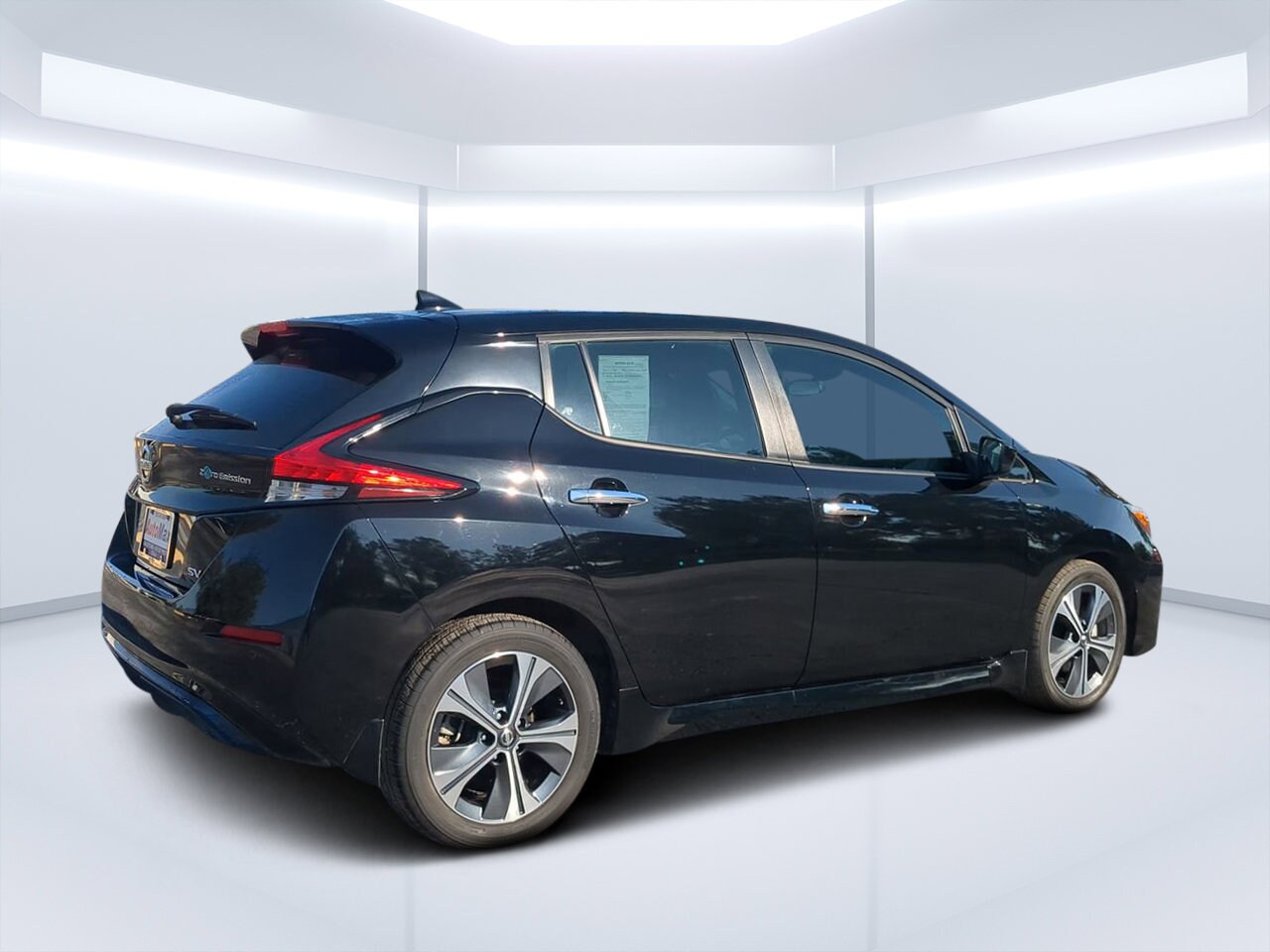 2022 Nissan Leaf SV photo 2