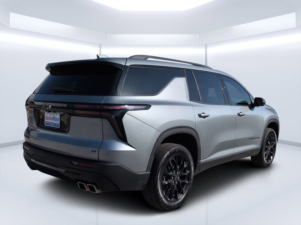 Used 2024 Chevrolet Traverse FWD LT SUV