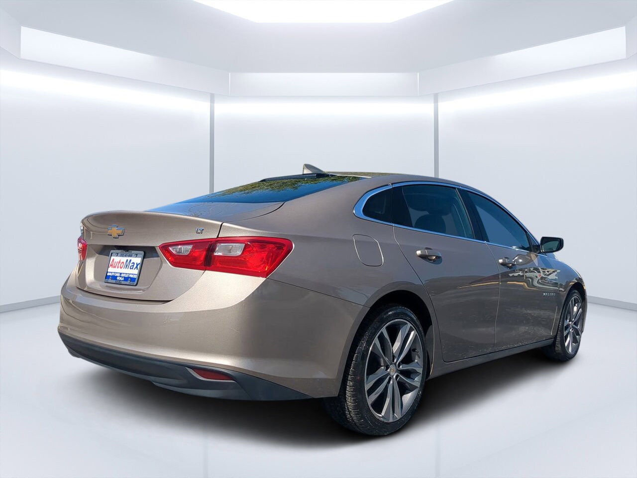 2023 Chevrolet Malibu 1LT photo 2