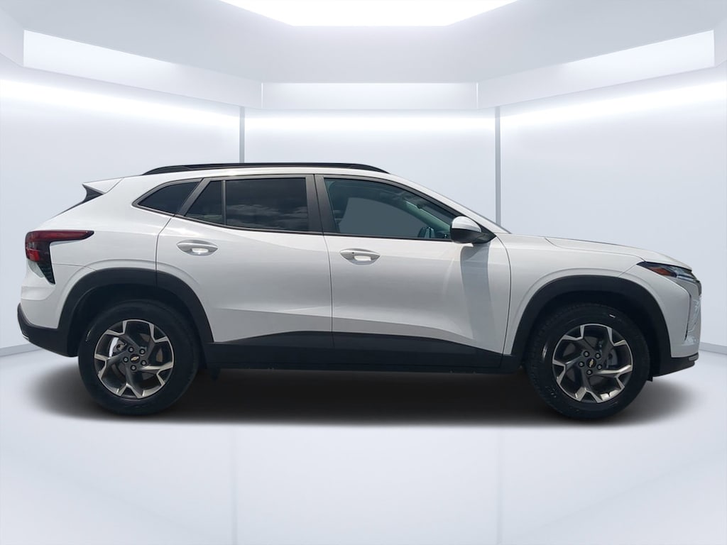 Used 2025 Chevrolet Trax LT SUV