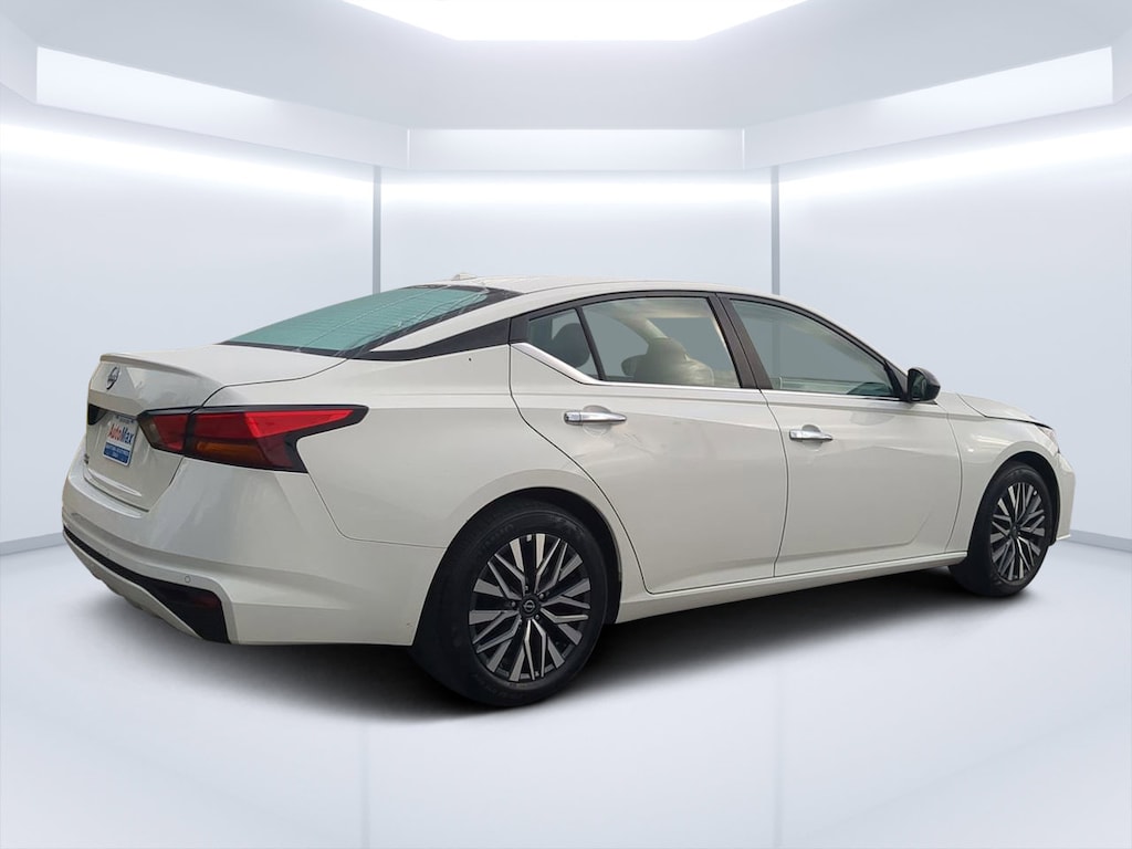 Used 2025 Nissan Altima SV Sedan