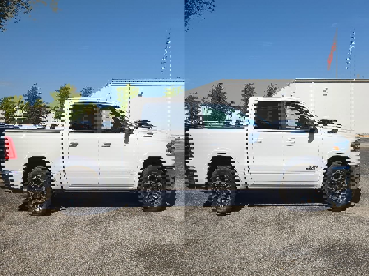 2025 Ram 1500 Laramie photo 3