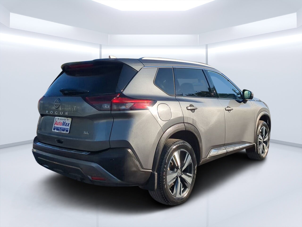 2023 Nissan Rogue SL photo 2