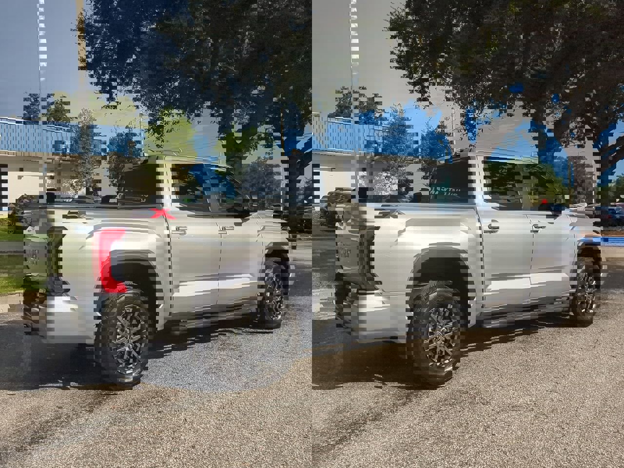 2024 Toyota Tundra SR5 photo 4