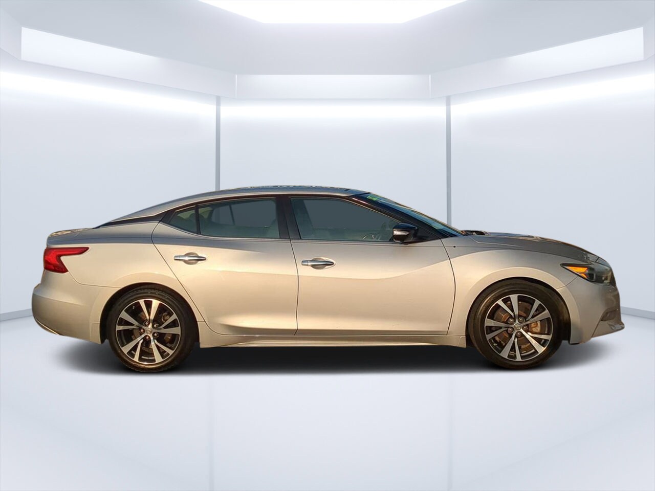 2017 Nissan Maxima Platinum photo 2