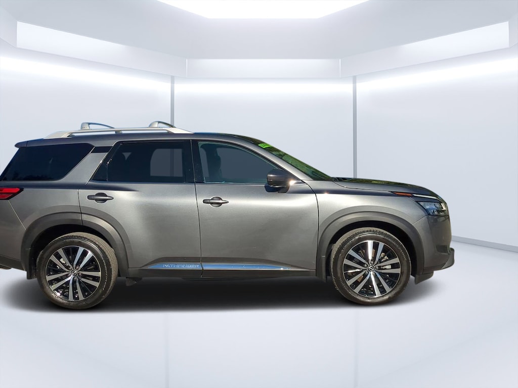 Used 2024 Nissan Pathfinder Platinum SUV