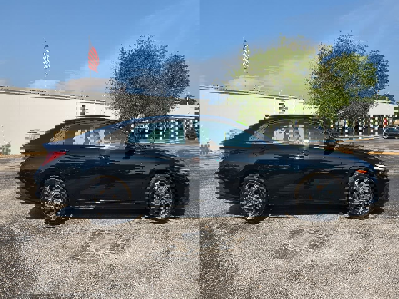 2025 Hyundai Elantra SEL Sport photo 3