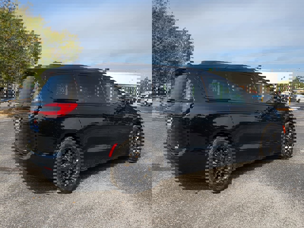 2025 Chrysler Pacifica Limited photo 4