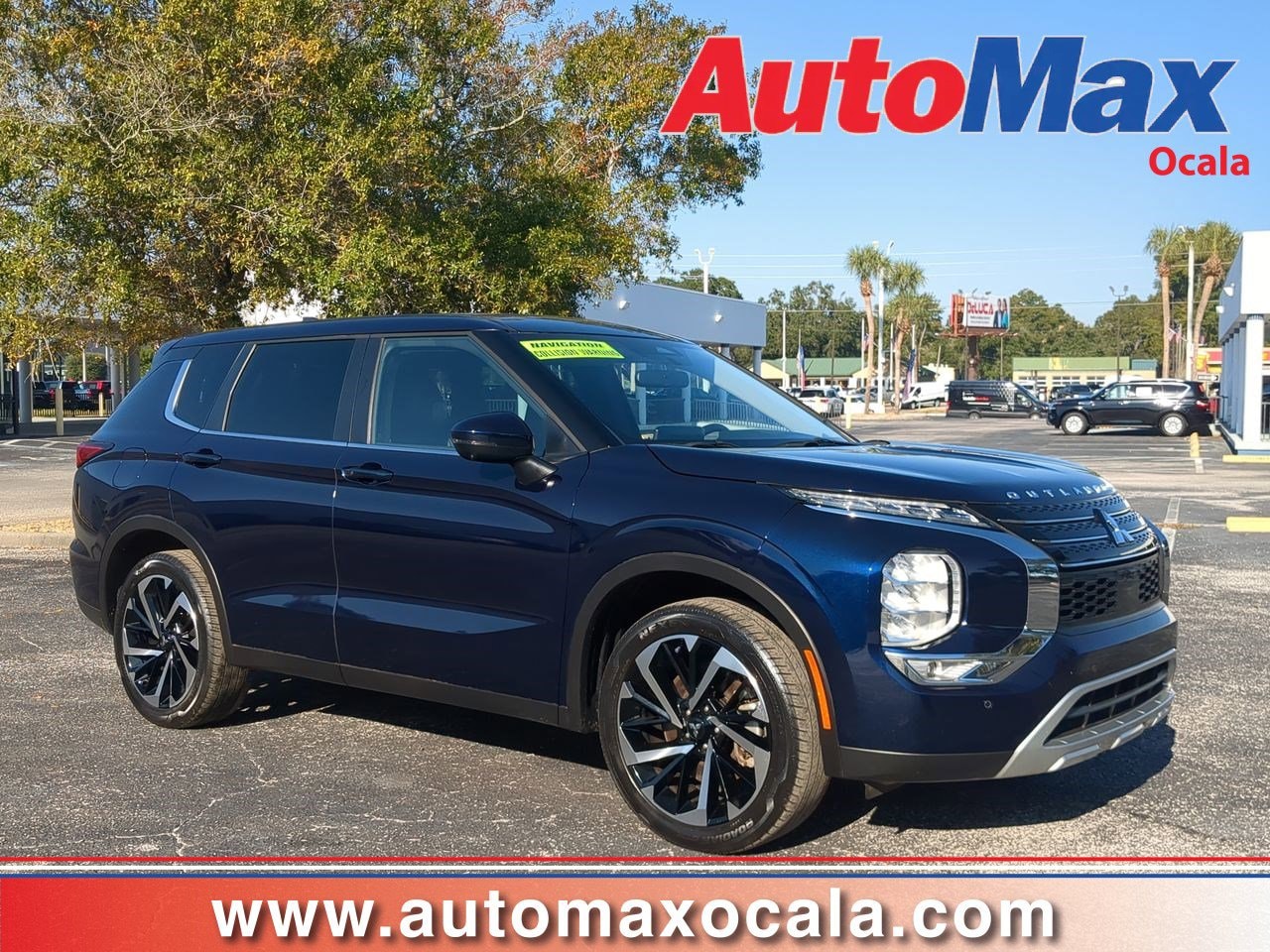 2023 Mitsubishi Outlander SE's photo