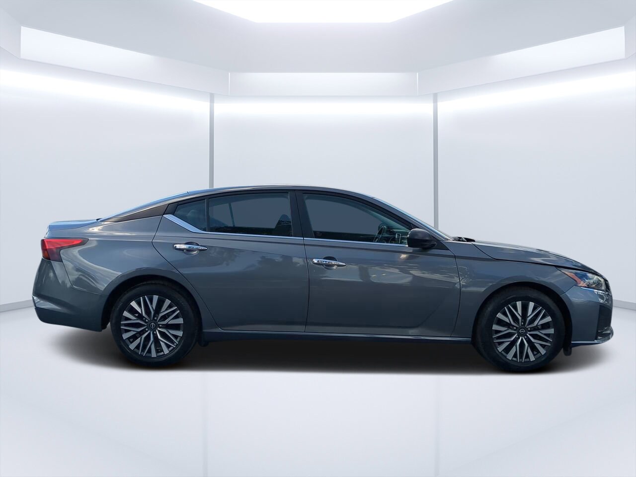 2024 Nissan Altima 2.5 SV photo 2