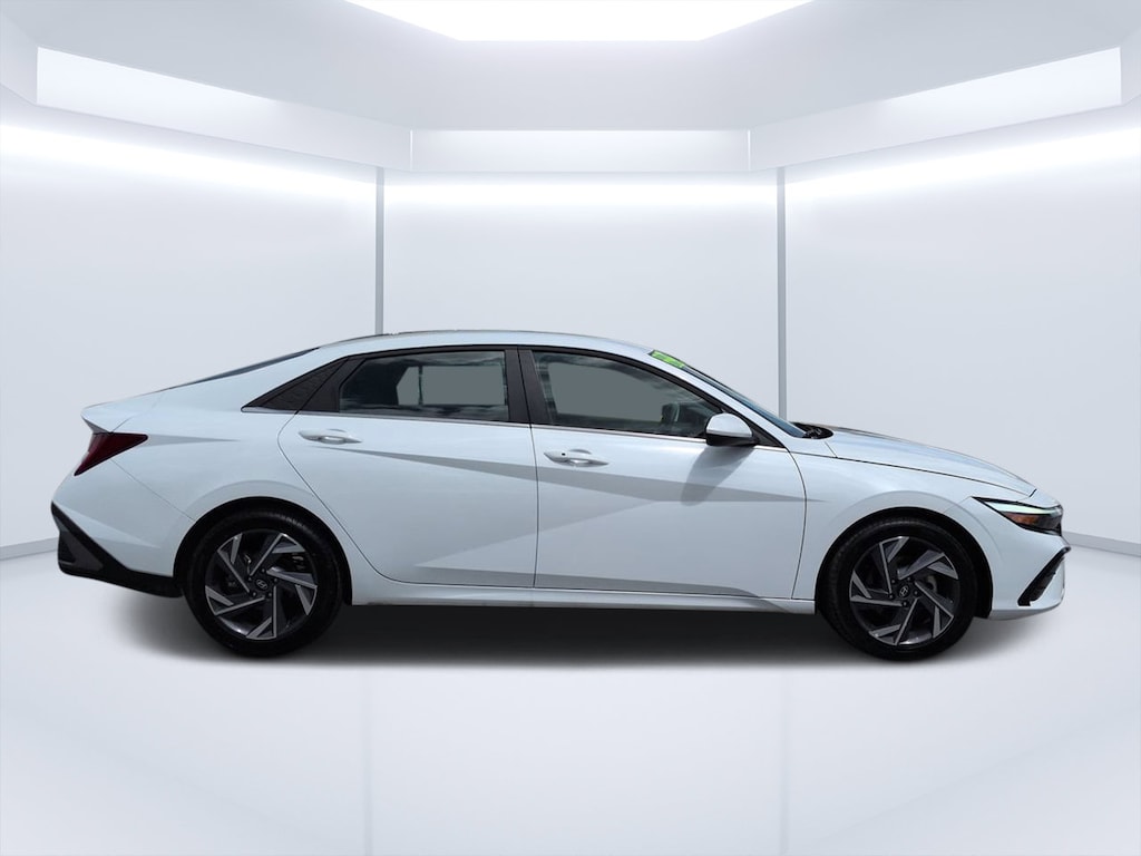 Used 2025 Hyundai Elantra SEL Convenience Sedan