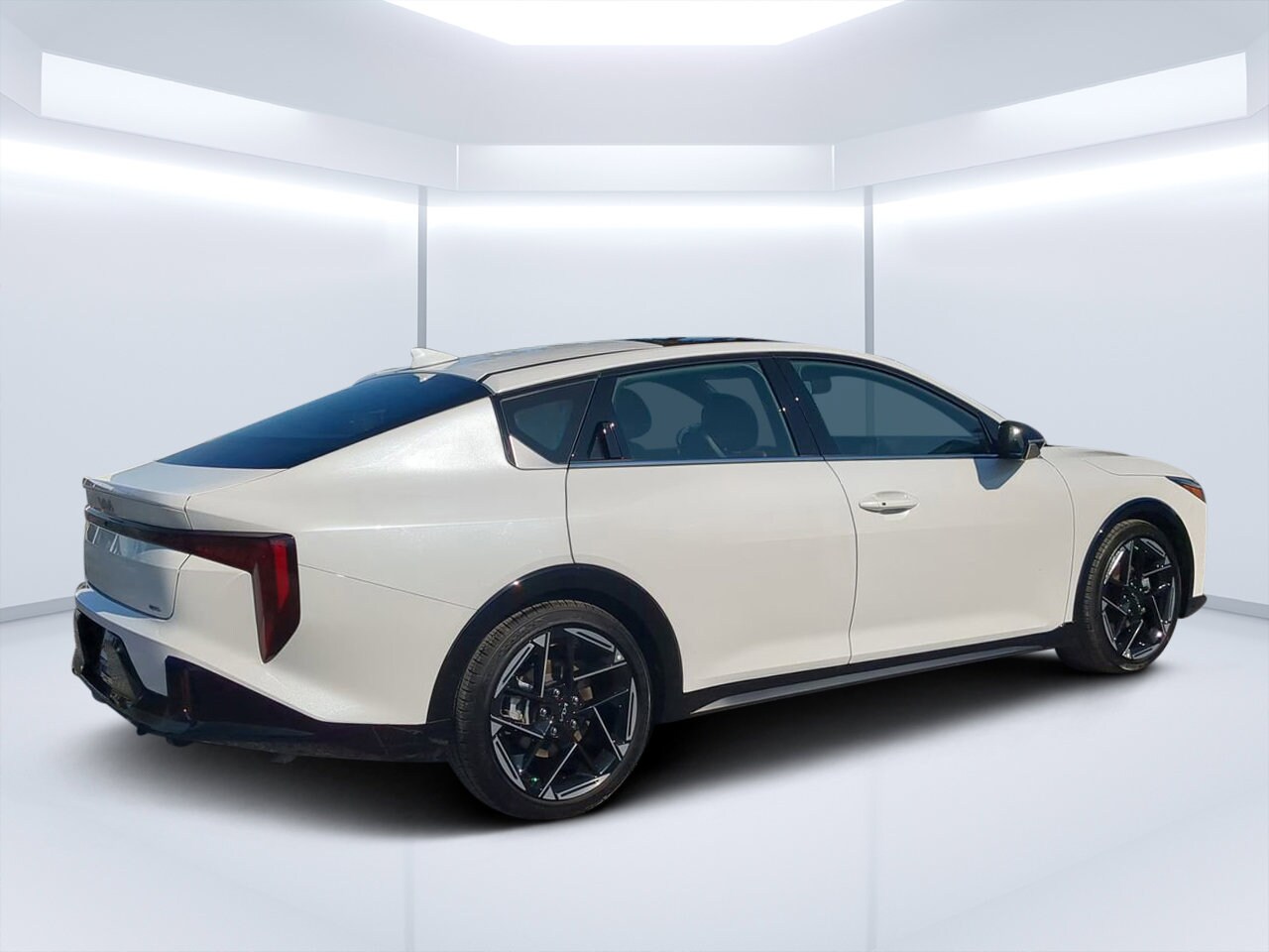 2025 Kia K4 GT-Line photo 3