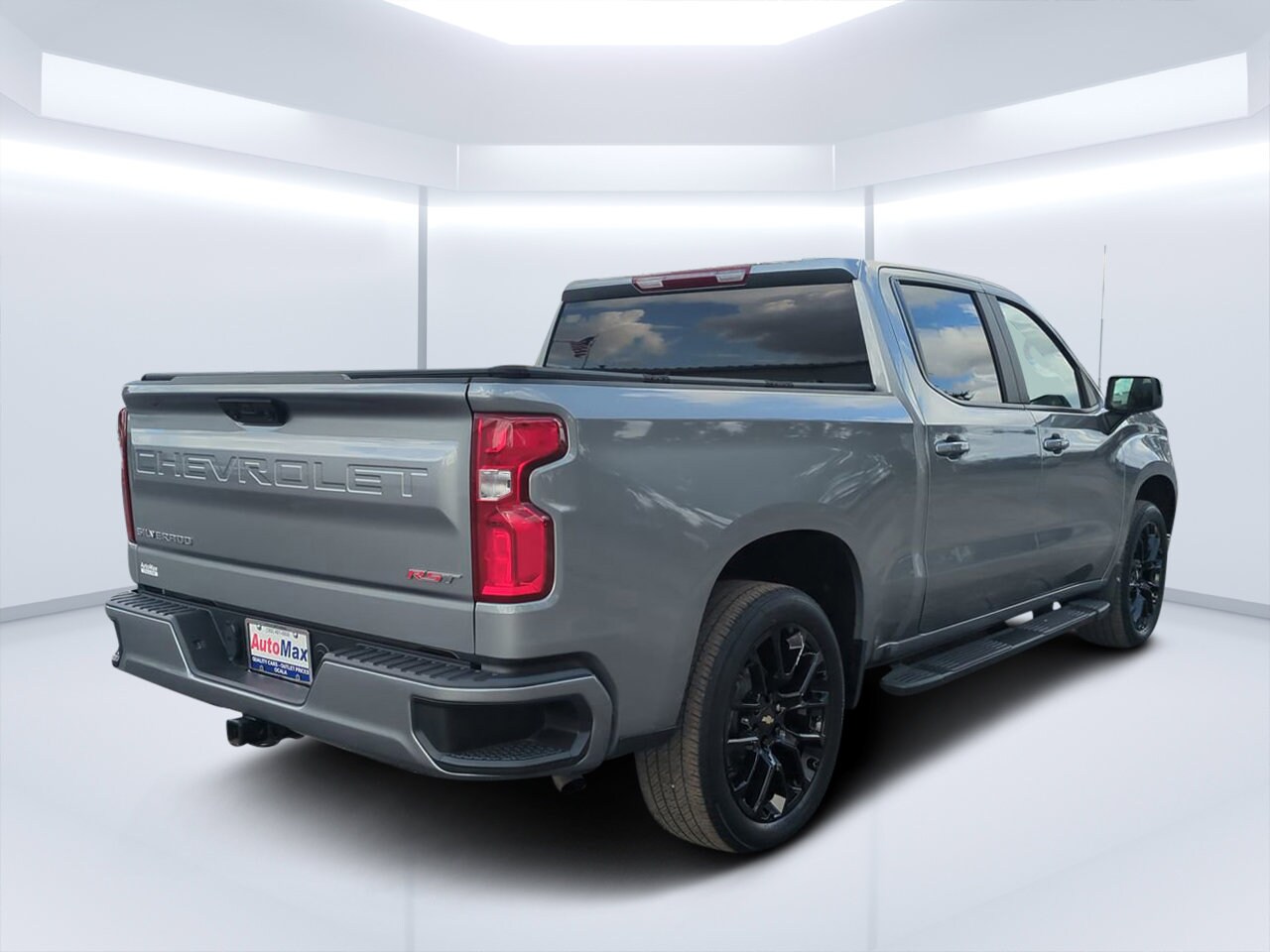 2024 Chevrolet Silverado 1500 RST photo 3