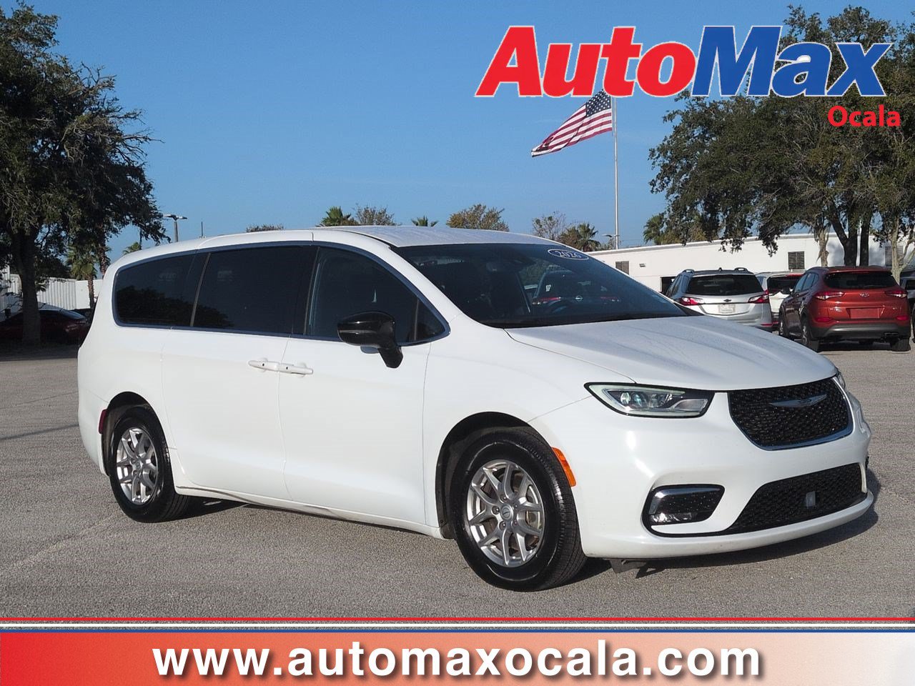 2026 Chrysler Pacifica Select