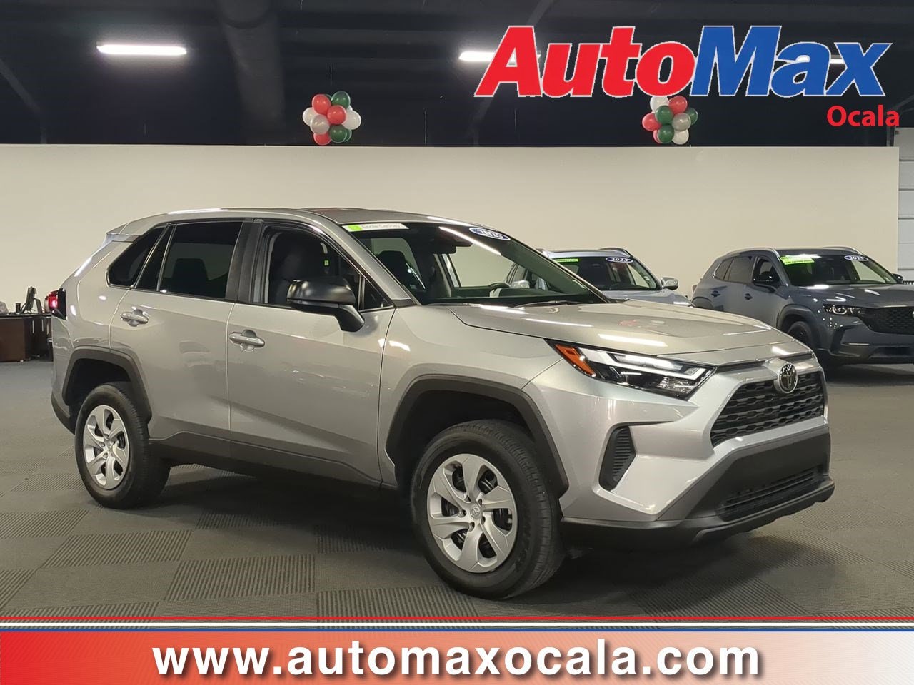 2025 Toyota RAV4 LE's photo