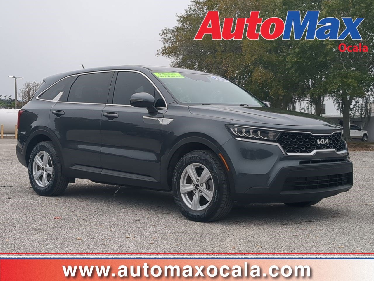 2022 Kia Sorento LX's photo