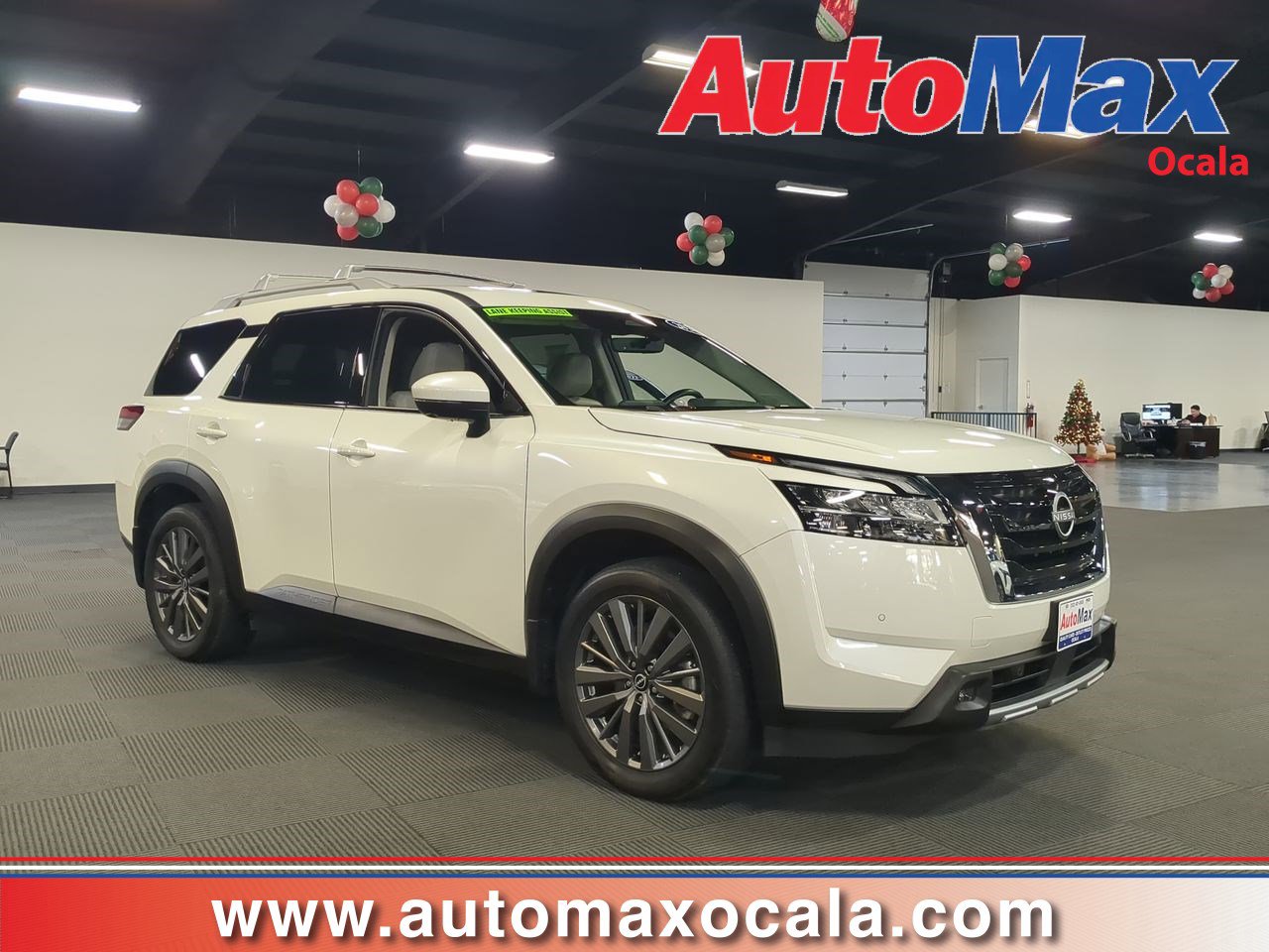 2024 Nissan Pathfinder SL's photo