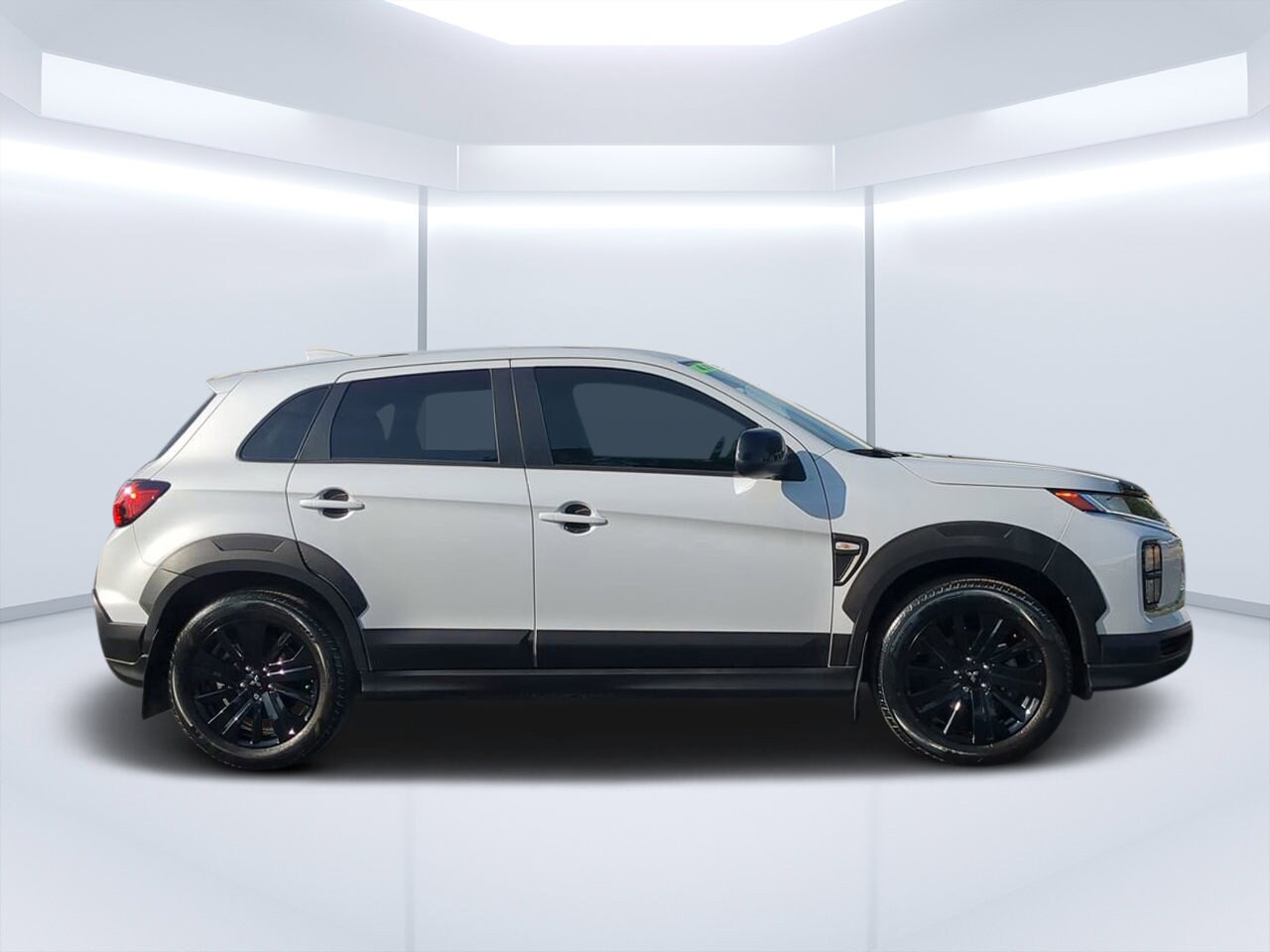 2024 Mitsubishi Outlander Sport SE photo 2
