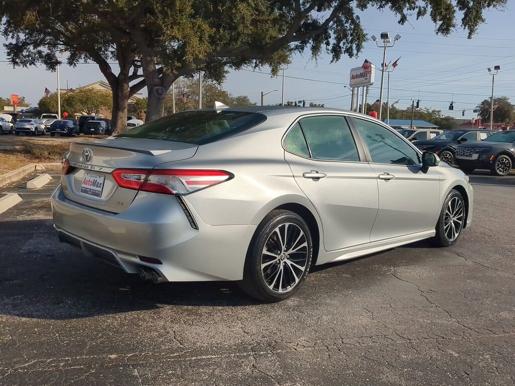 Used 2020 Toyota Camry SE Sedan