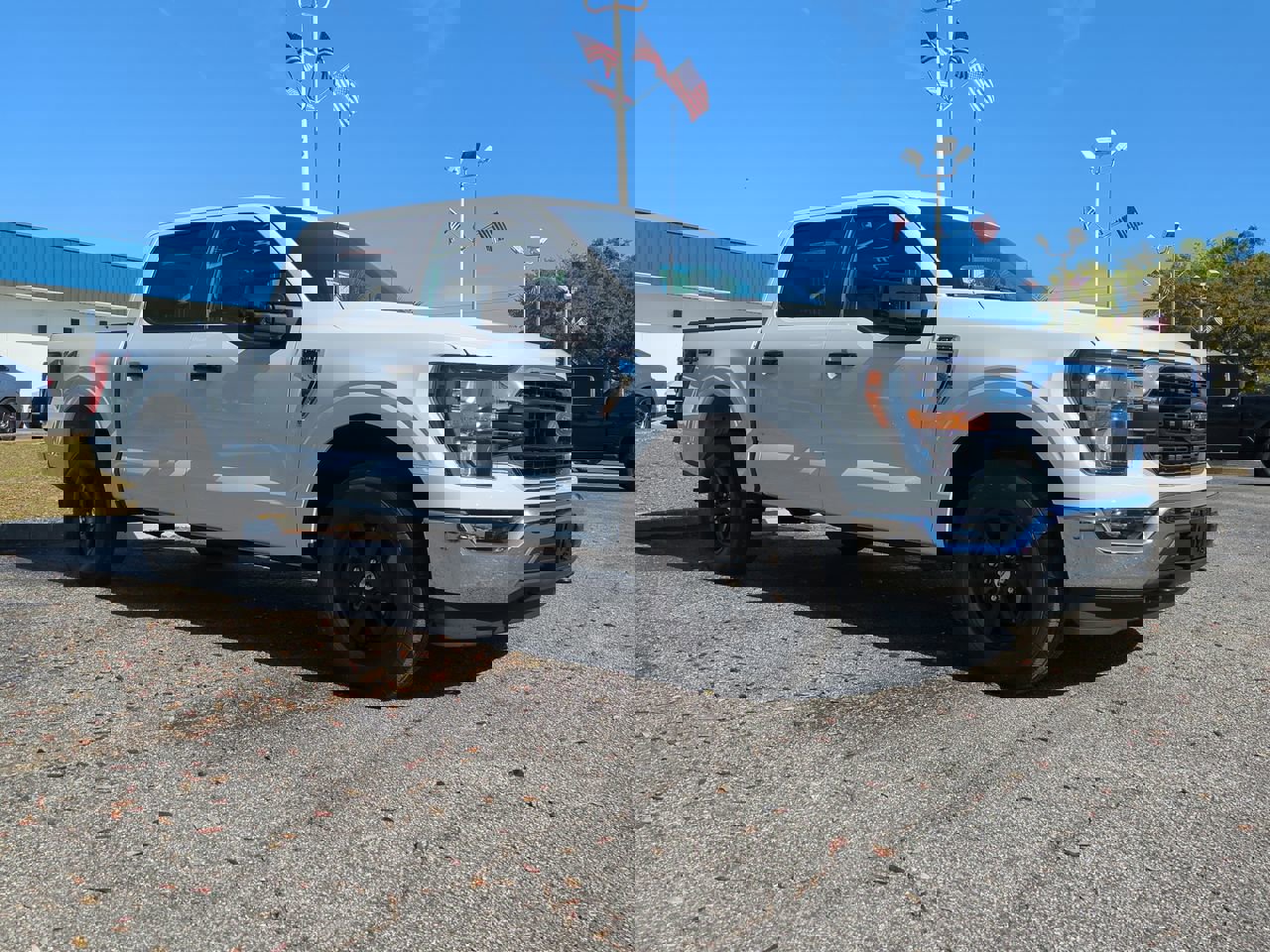 2023 Ford F-150 XLT photo 2