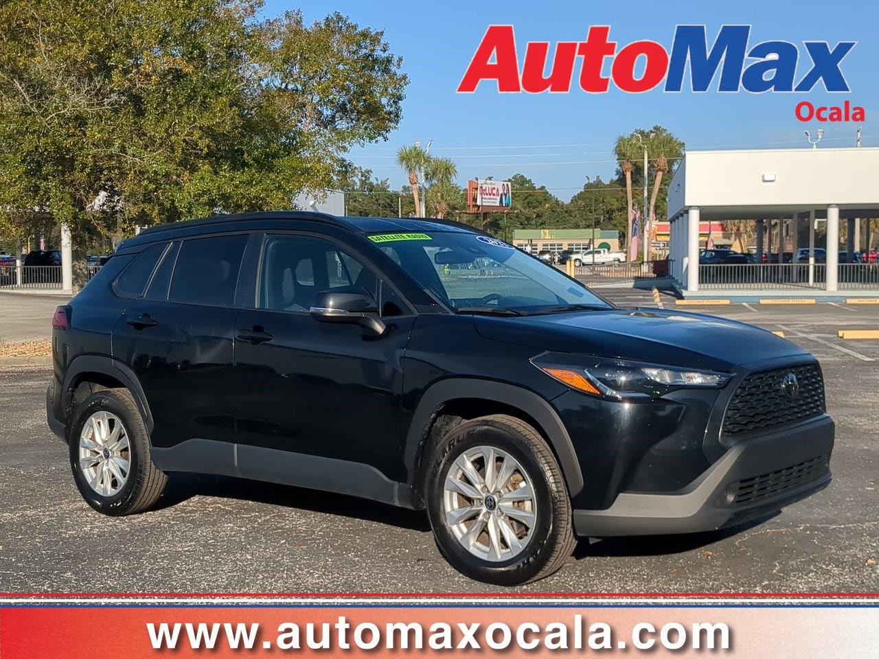 2022 Toyota Corolla Cross LE's photo