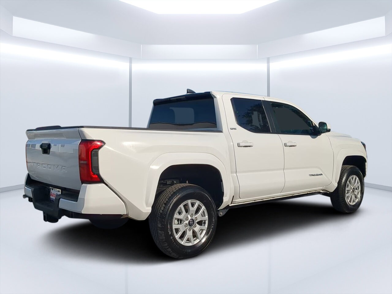 2024 Toyota Tacoma SR5 photo 3