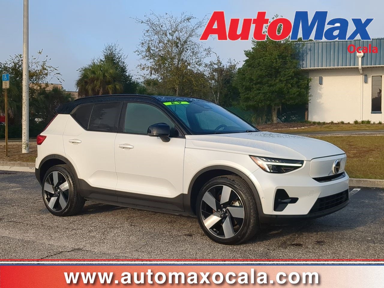 2024 Volvo XC40 Plus's photo